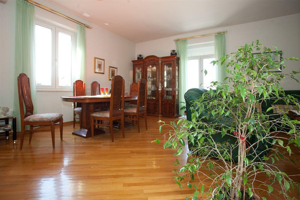 Cro Jet Set Apartments Split Bagian luar foto