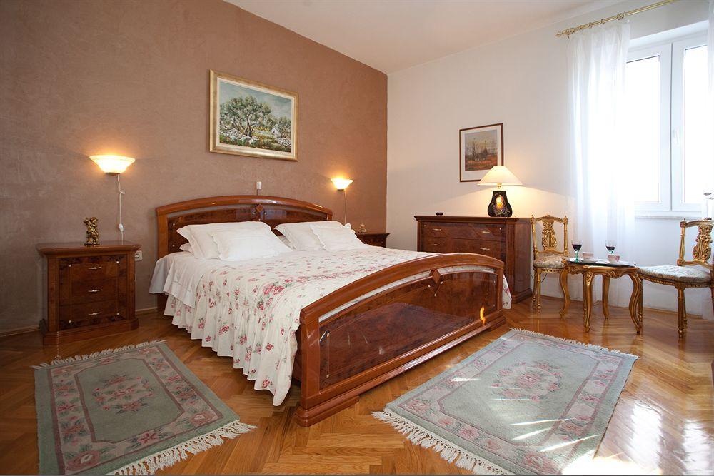 Cro Jet Set Apartments Split Bagian luar foto