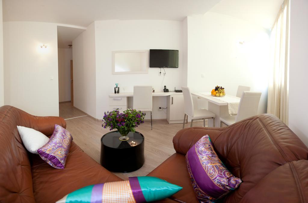 Cro Jet Set Apartments Split Bagian luar foto