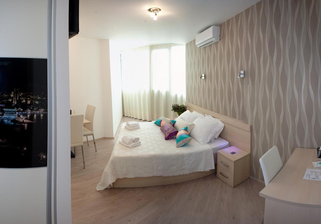 Cro Jet Set Apartments Split Bagian luar foto