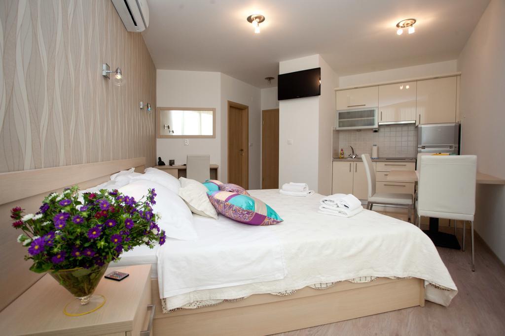 Cro Jet Set Apartments Split Bagian luar foto