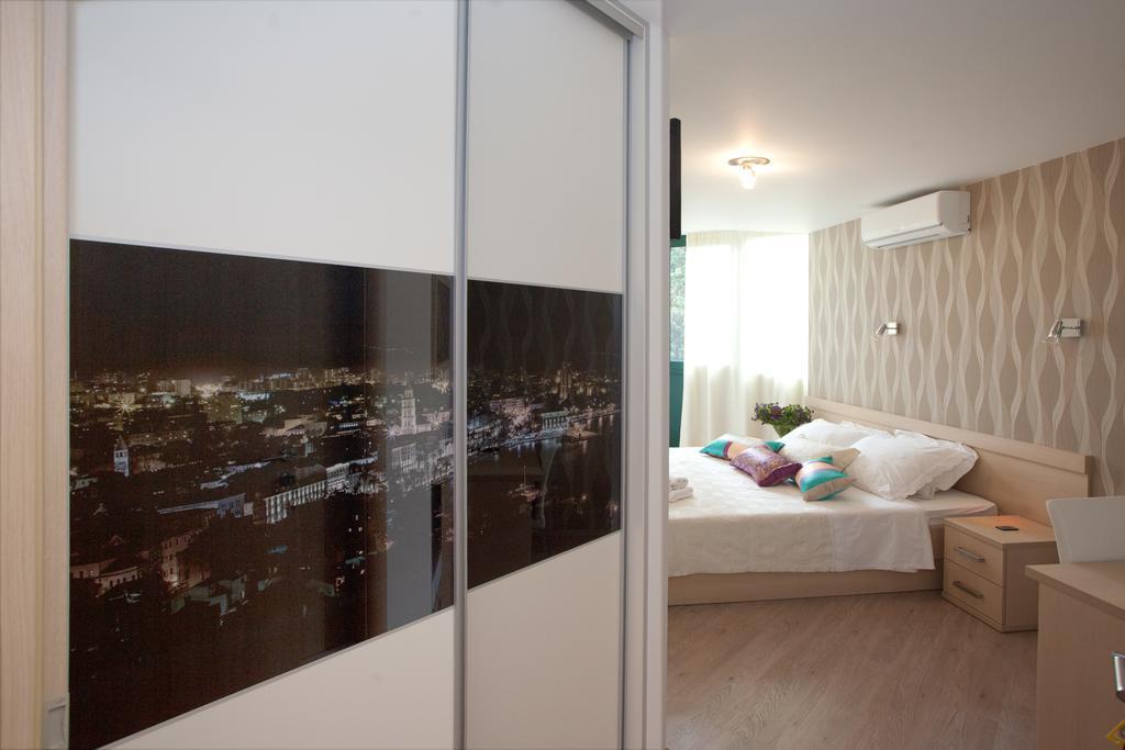 Cro Jet Set Apartments Split Bagian luar foto
