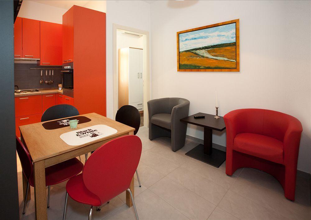 Cro Jet Set Apartments Split Bagian luar foto