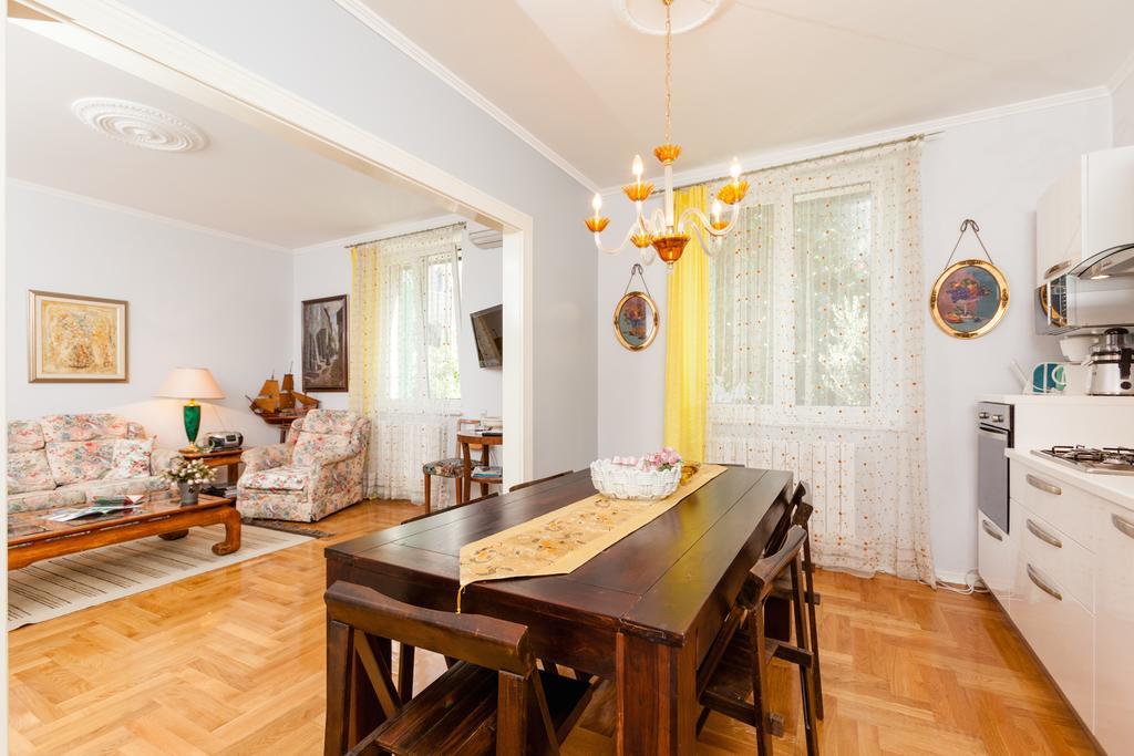 Cro Jet Set Apartments Split Bagian luar foto