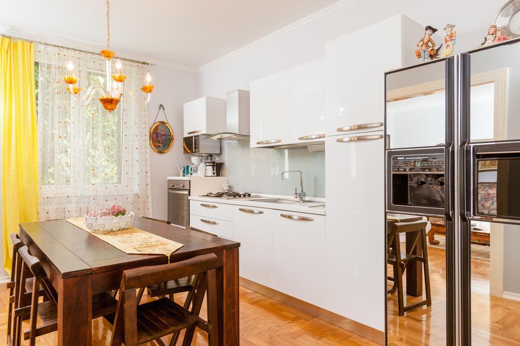 Cro Jet Set Apartments Split Bagian luar foto