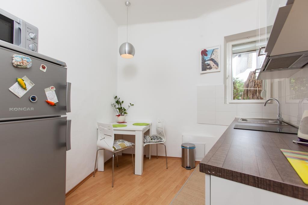 Cro Jet Set Apartments Split Bagian luar foto