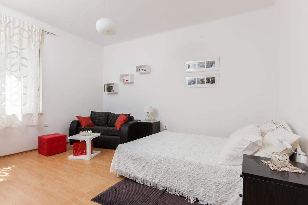 Cro Jet Set Apartments Split Bagian luar foto