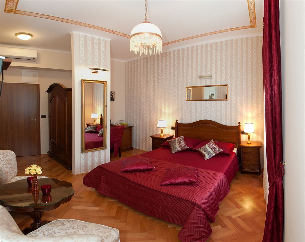 Cro Jet Set Apartments Split Bagian luar foto
