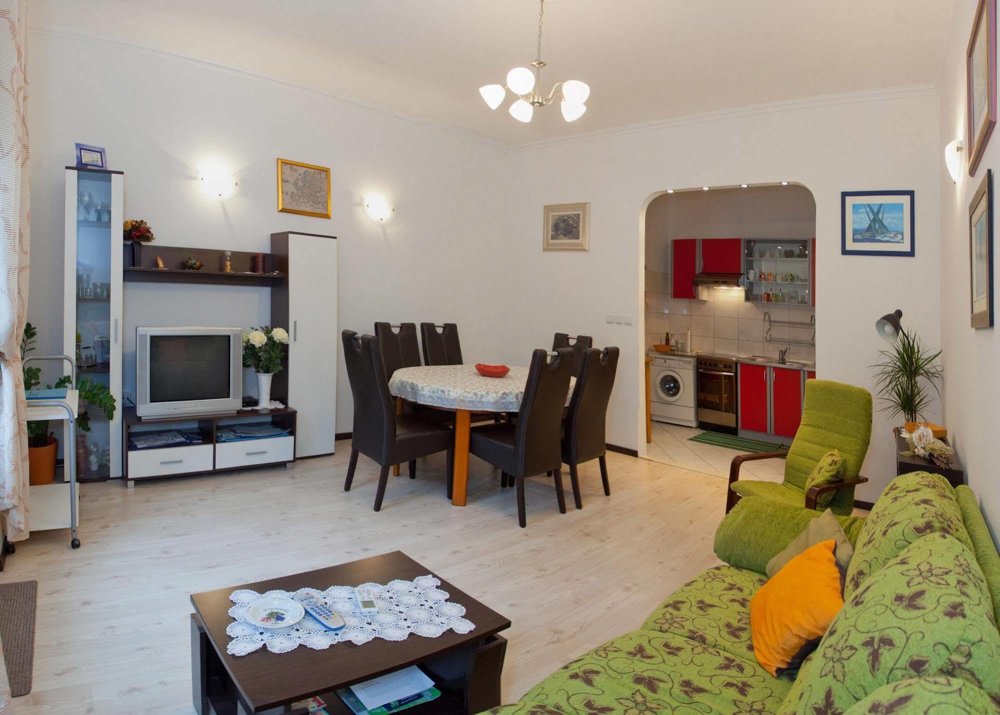 Cro Jet Set Apartments Split Bagian luar foto