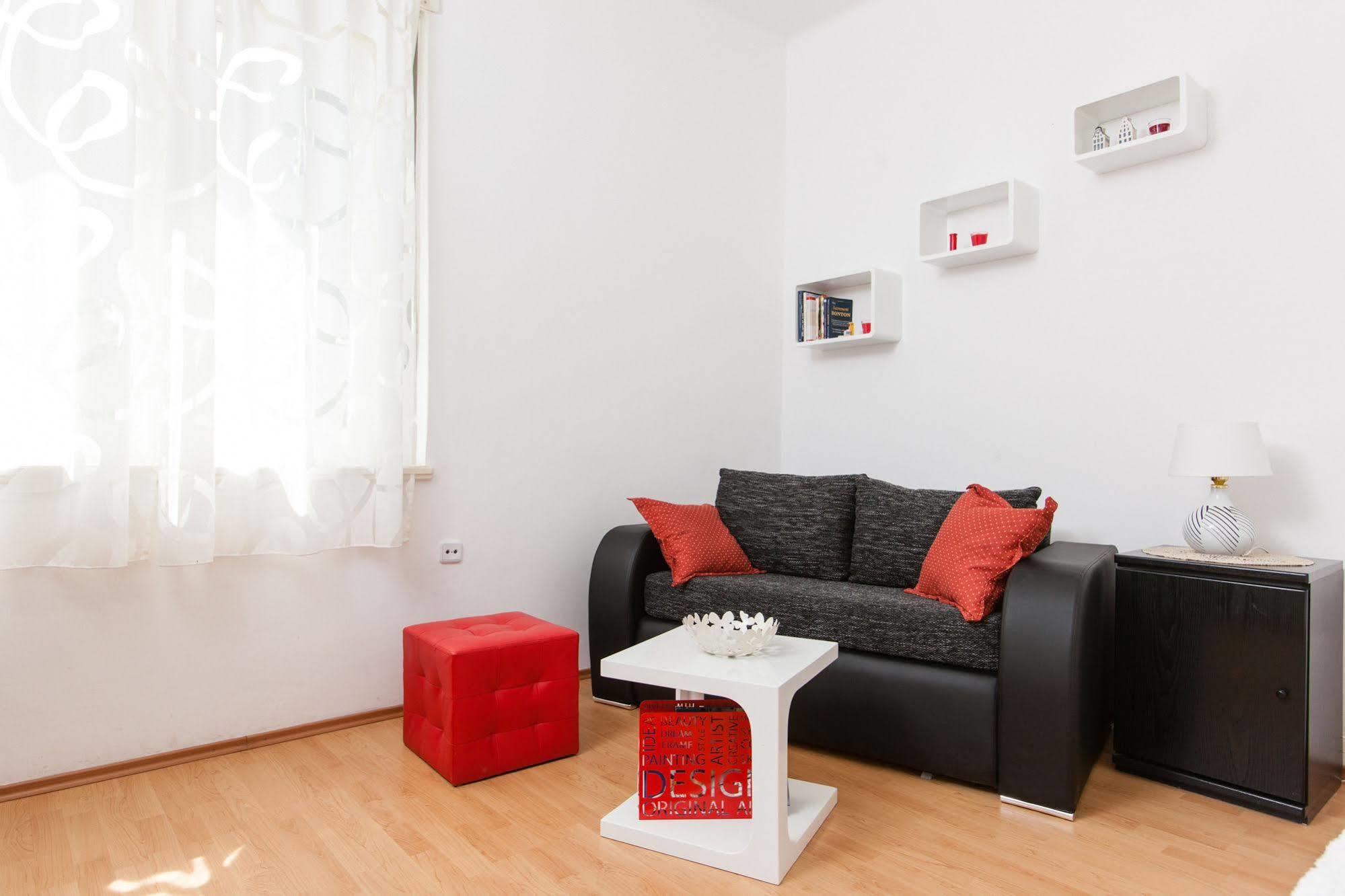 Cro Jet Set Apartments Split Bagian luar foto